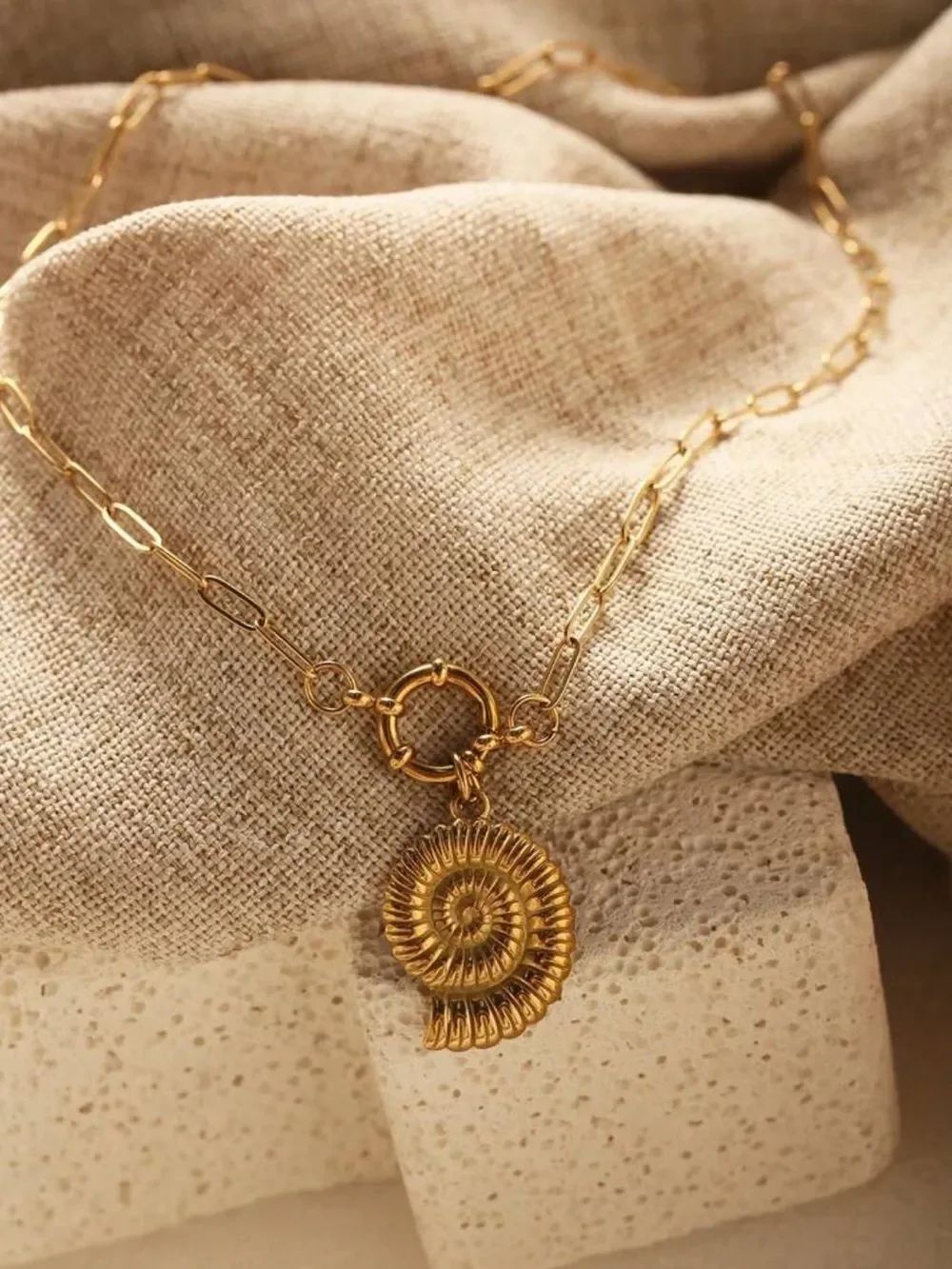 Gold Shell Pendant Necklace R737 - Picture 2 of 3